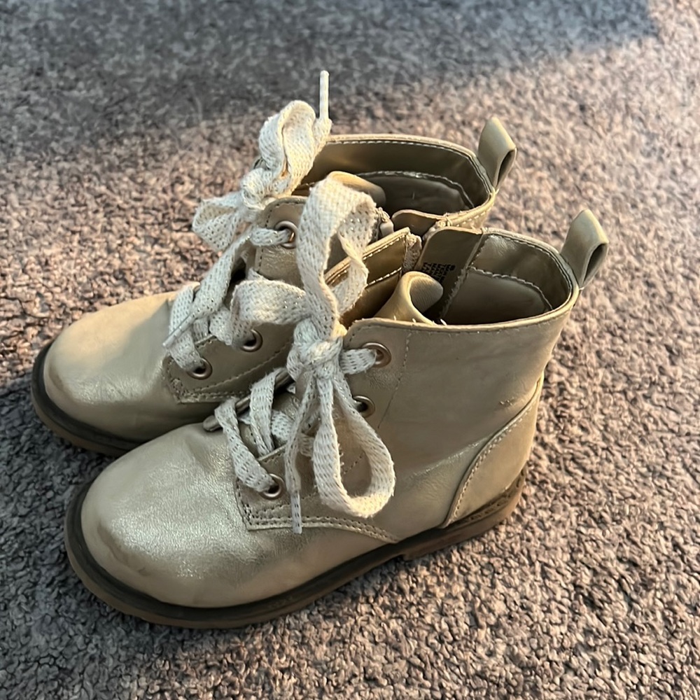 Cat and jack boots